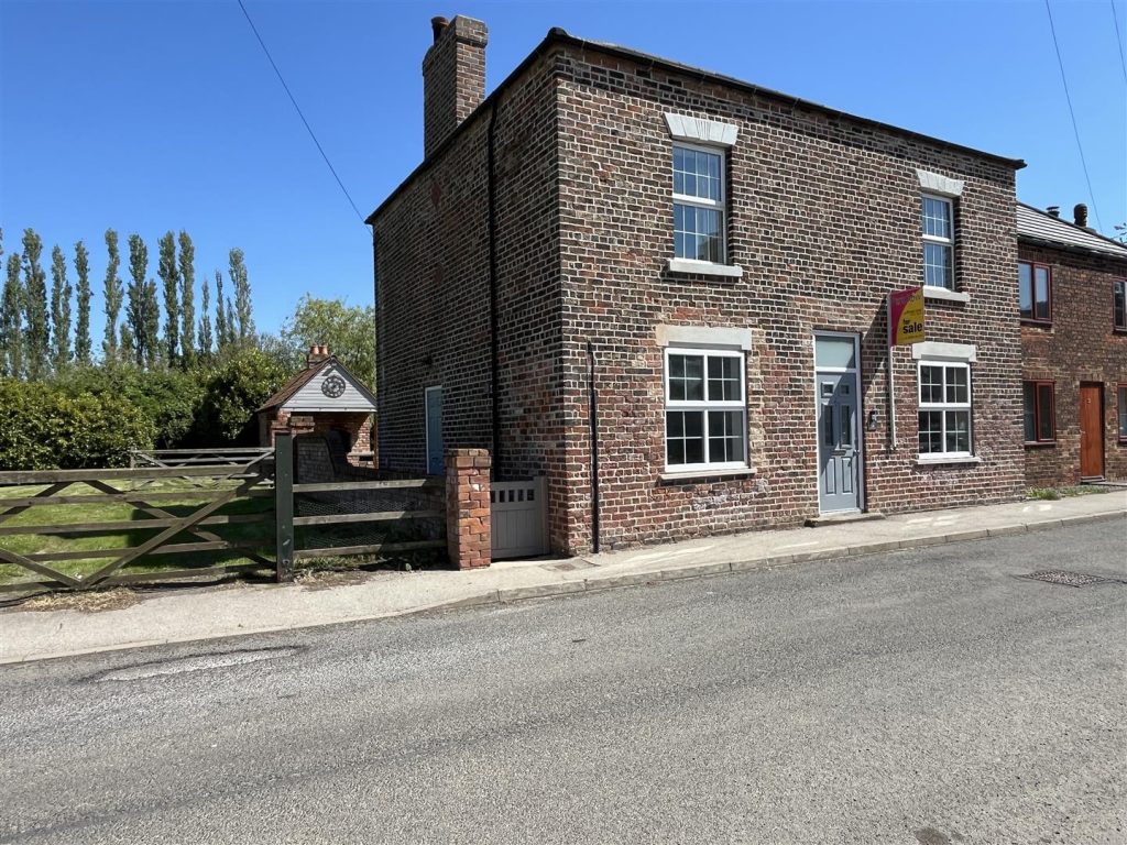 High Street, Luddington, Scunthorpe